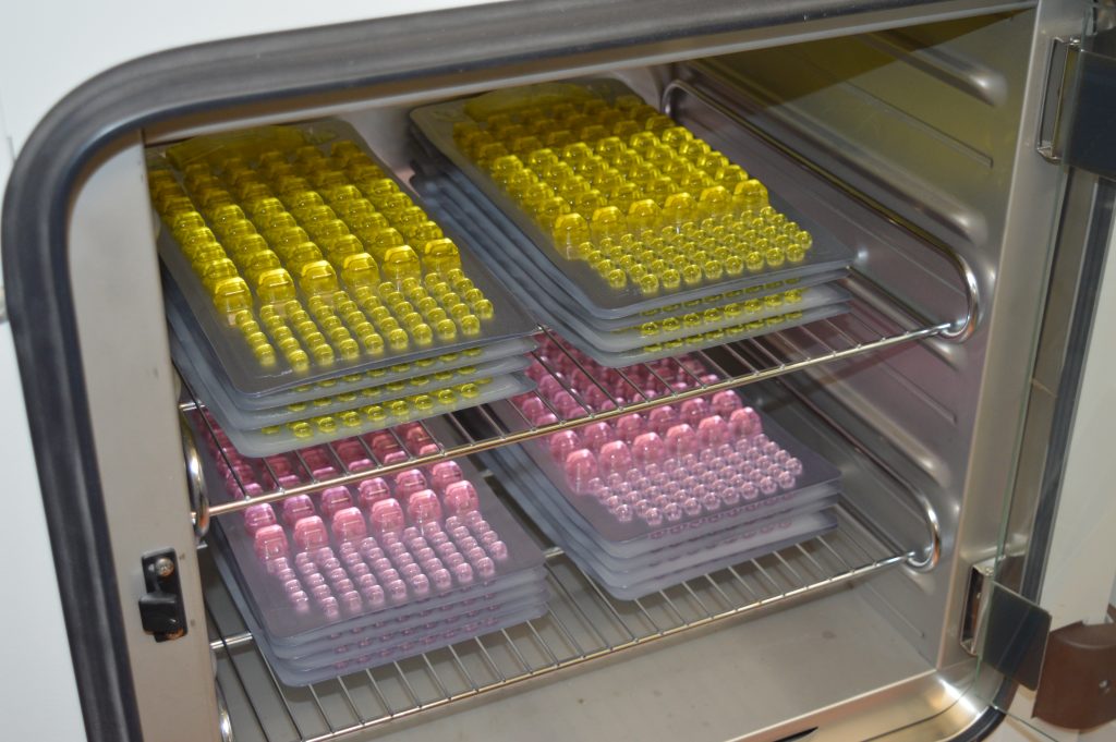 Quanti-Tray incubation for coliform and E. coli field testing
