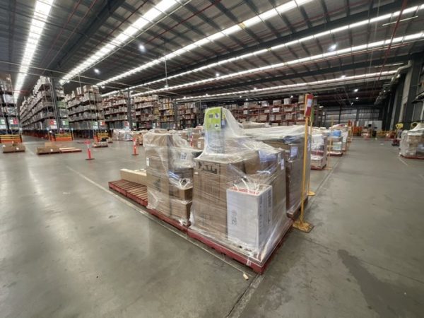 Distribution centre racking and pallets
