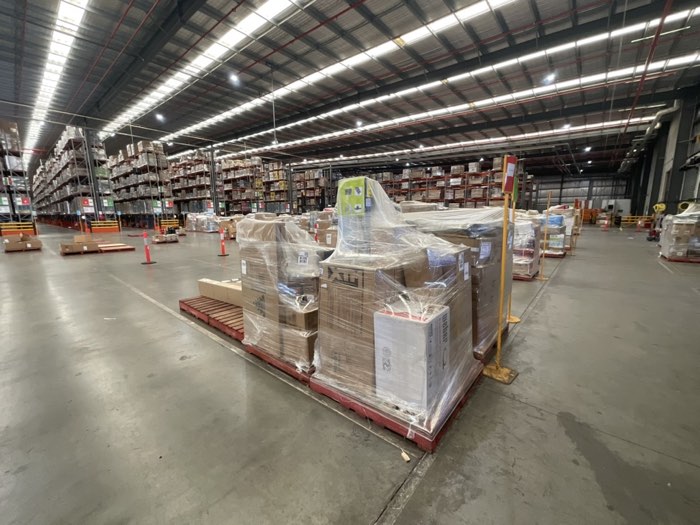 Distribution centre racking and pallets